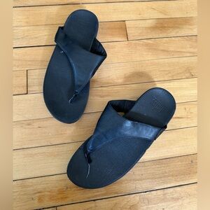 FitFlop Women's Lulu Leather Toe Post in black
